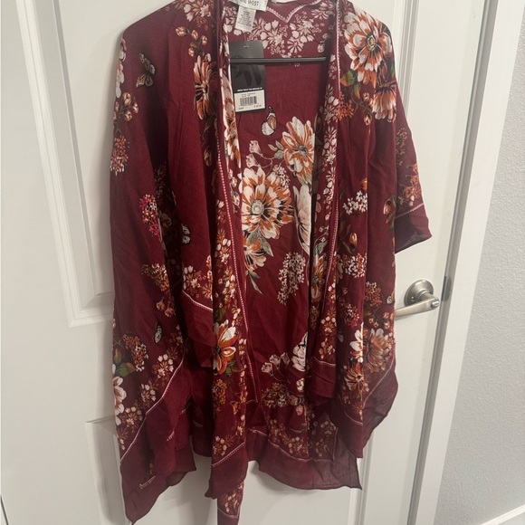 Women's Nine West Floral Bordered Ruana - Picture 3 of 6